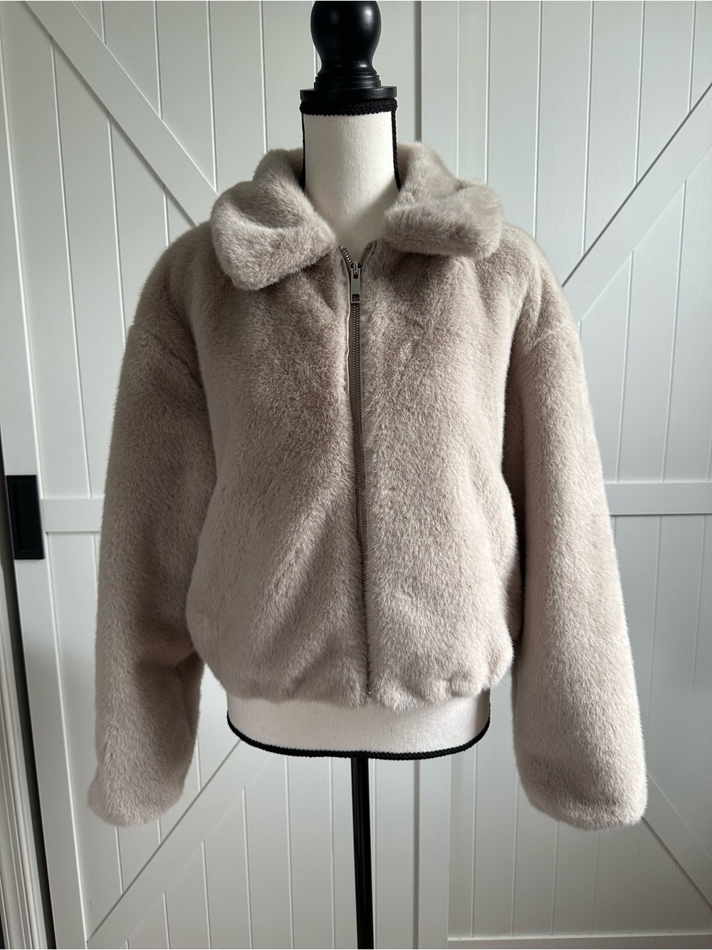 CeCe Women’s Small Beige Faux Fur Zip Front Bomber Jacket Coat
